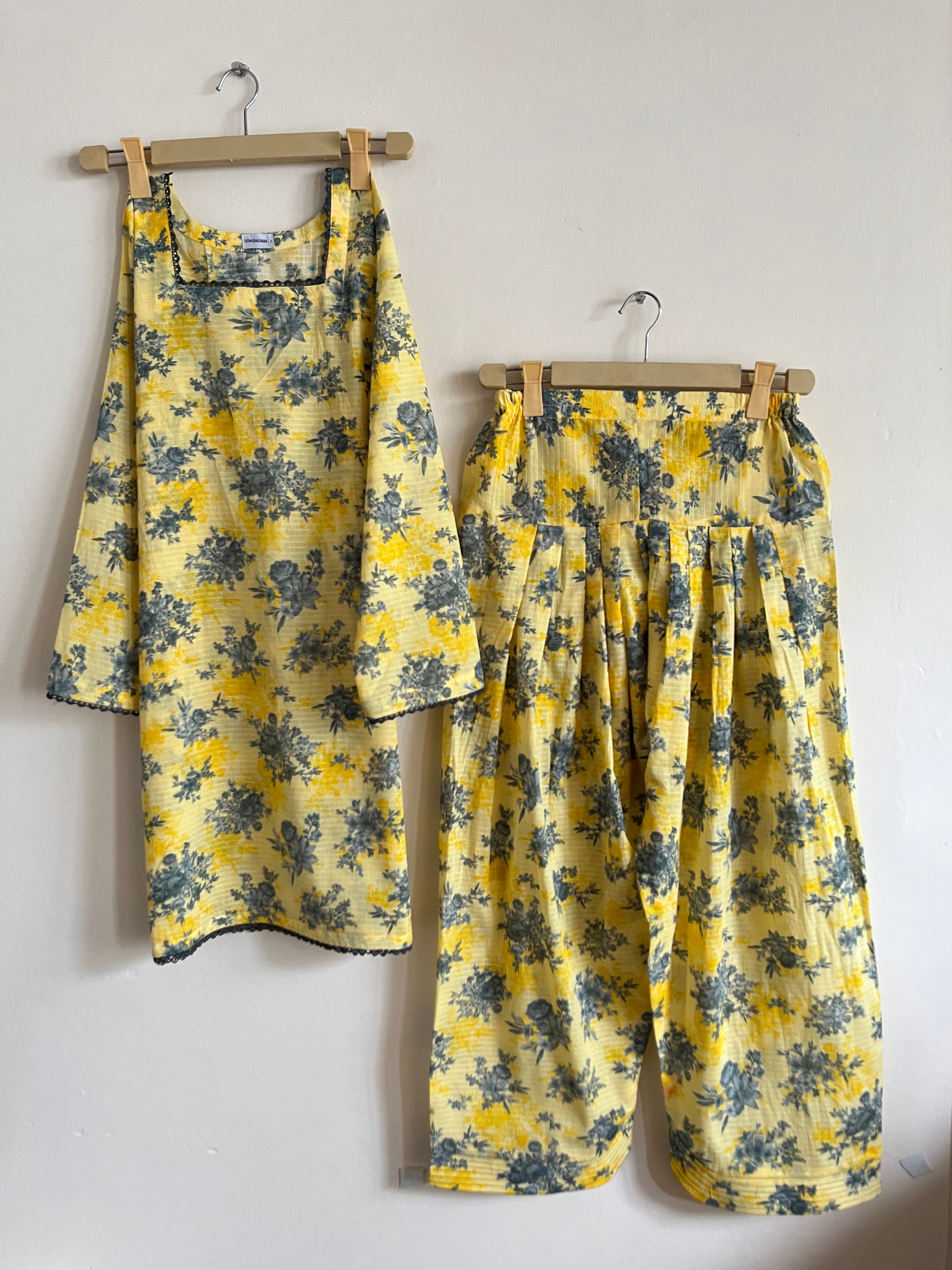 Printed farshi set