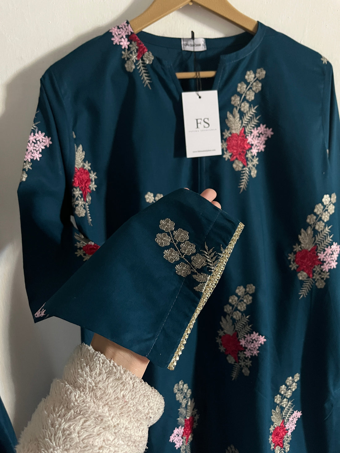 Embroided lawn